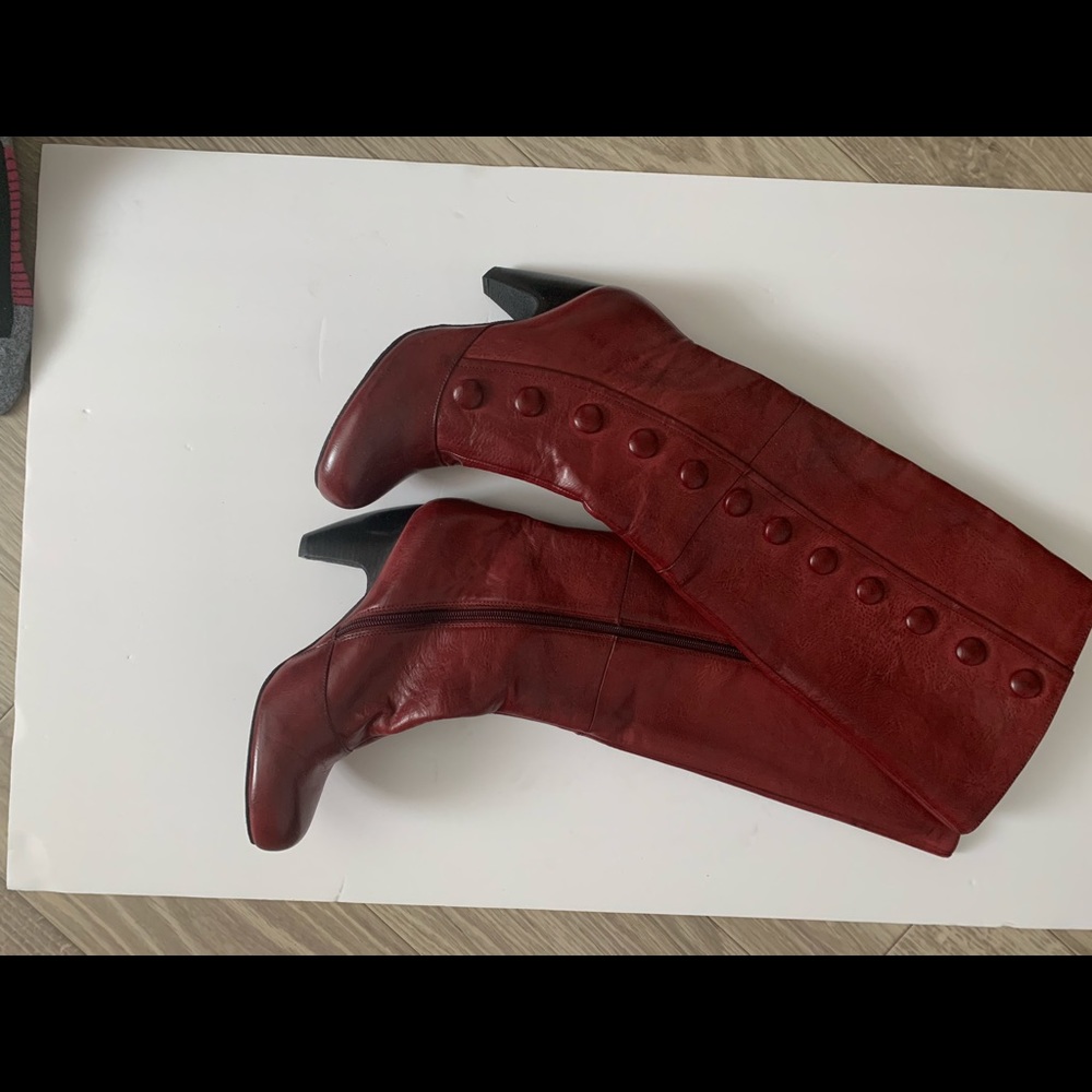 Beautiful dare to be different boots. - Picture 4 of 4
